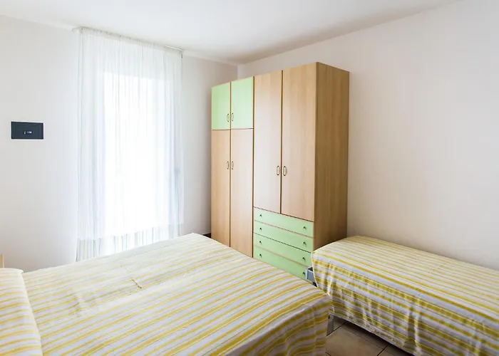 1 Bedroom Lovely In Apartment *