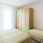 1 Bedroom Lovely In Apartment *