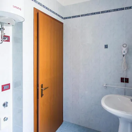 1 Bedroom Lovely In ביביונה