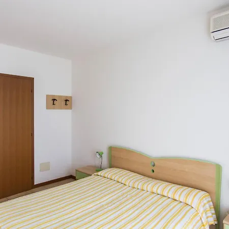 Amazing In With Swimming Pool Apartman Bibione